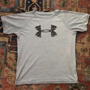Kids Under Armour Athletic Tee shirt